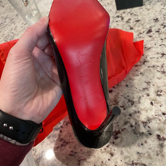 Louis Vuitton, black heels, red bottom - Picture 5 of 7